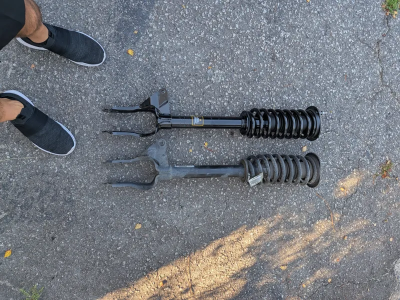 New front strut next to the worn one we pulled off a Grand Cherokee